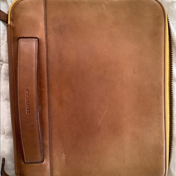 Coach - Picture 3 of 6